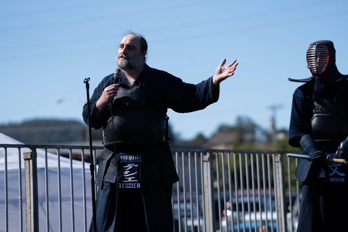 Tessier sensei explaining kendo to the audience